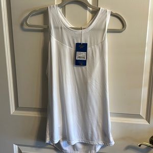 Women’s brooks stealth tank. White. Medium. Quick drying.